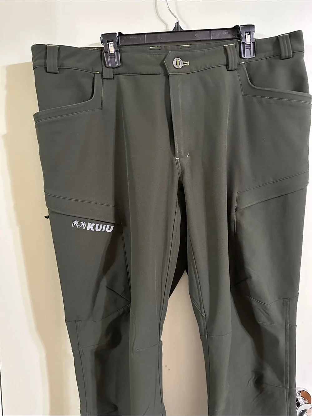 KUIU men’s attack pants in evergreen size 42x30